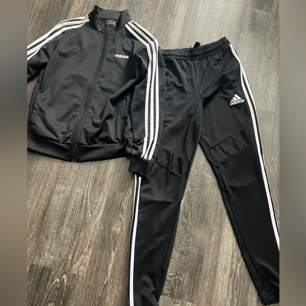 Adidas women’s track suit size small